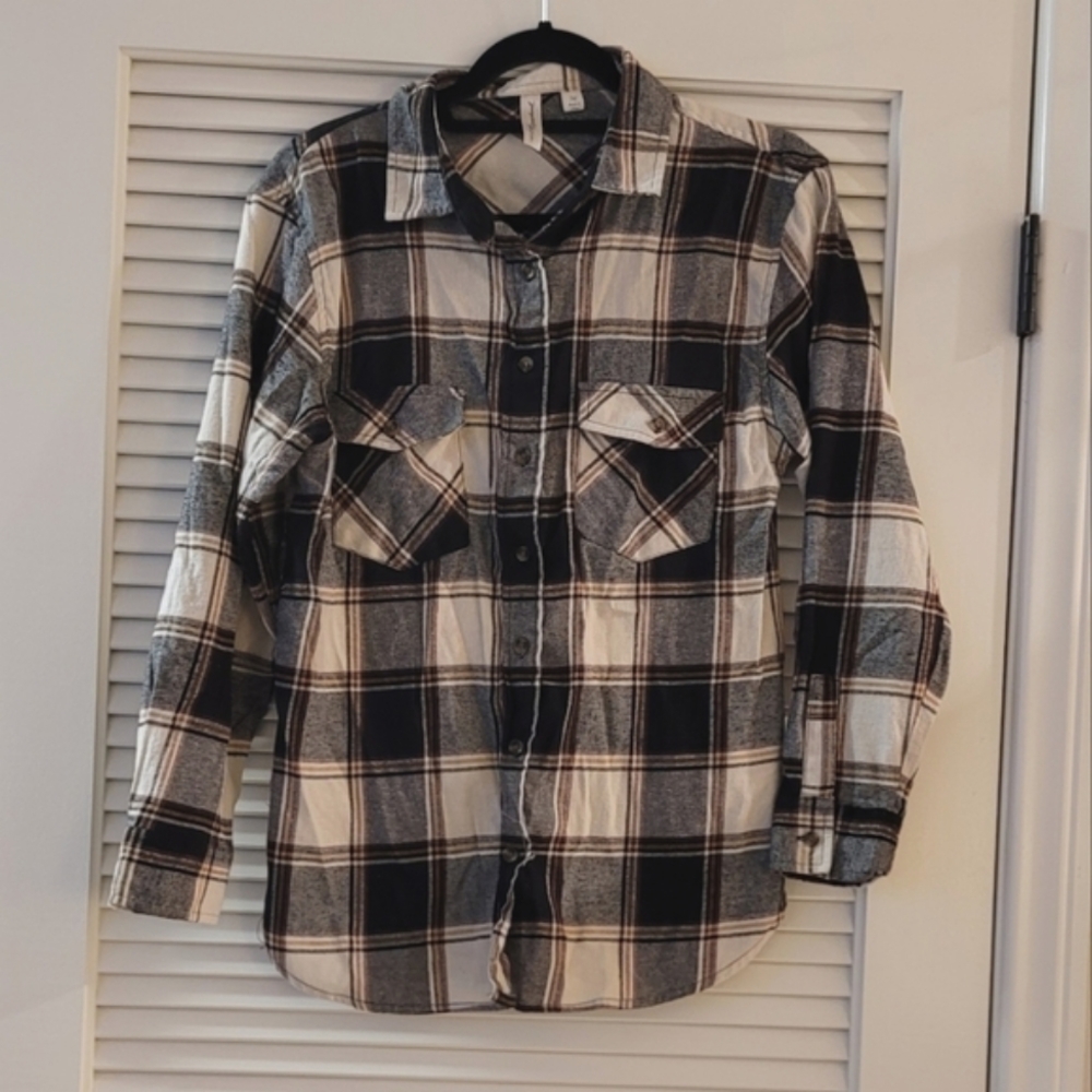 Young Heart Run Free- Plaid Long-Sleeve Flannel Shirt With Front Pockets
